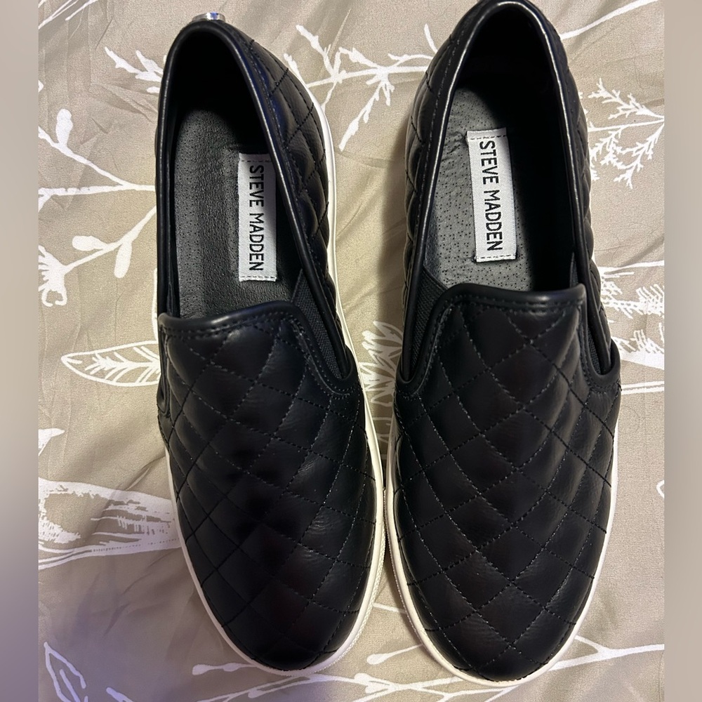 Steve Madden Women’s Ecentrcq black Slip-on vegan pu quilted leather 8.5 sneaker